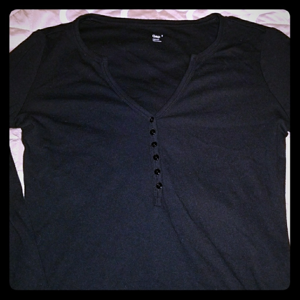 Gap long sleeve black t shirt.